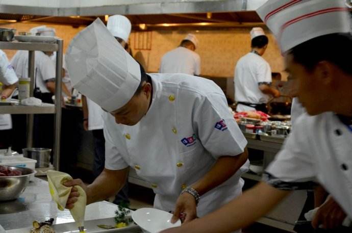 星級酒店廚房設計后廚功能間的劃分和設備檔次是怎樣來配置的？