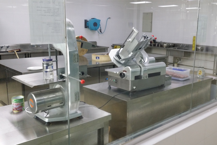 大型食堂廚房設備都需要哪些